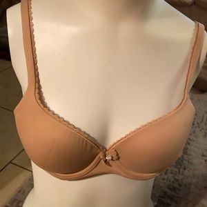 Victoria’s Secret cream bra size 36A